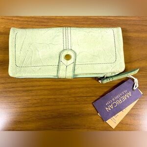 NWT American Leather Co. - Hudson Large Leather Bifold Wallet Tooled.